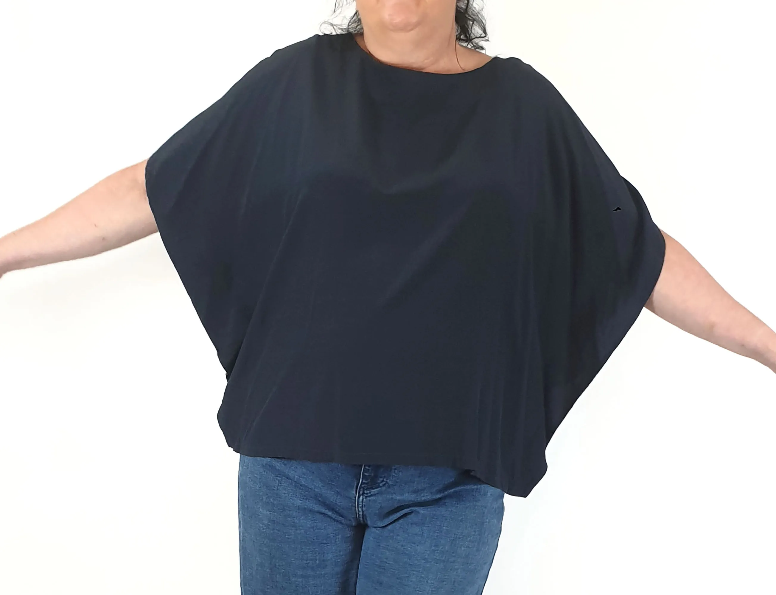 Elk deep navy batwing style top size 18