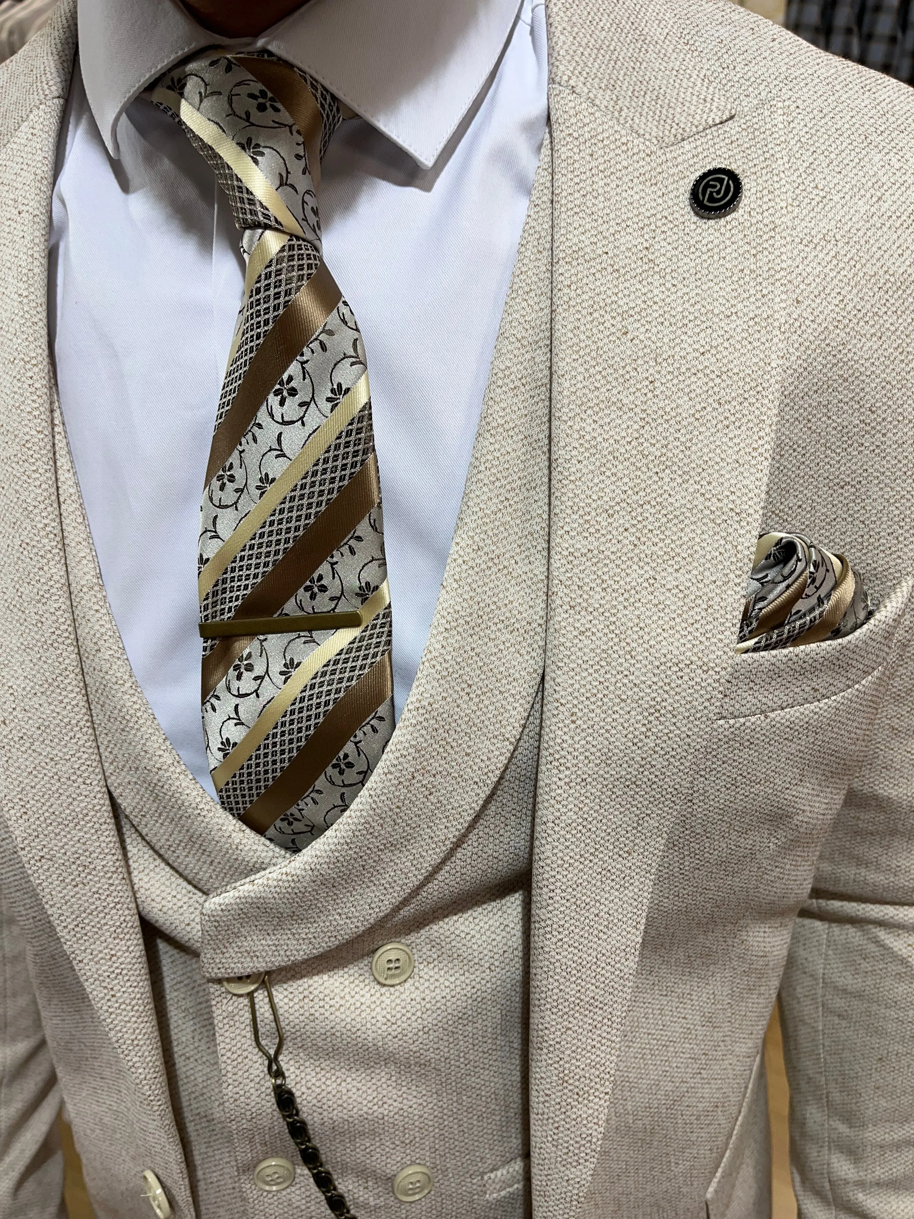 Hurst - Cream 3 Piece Suit