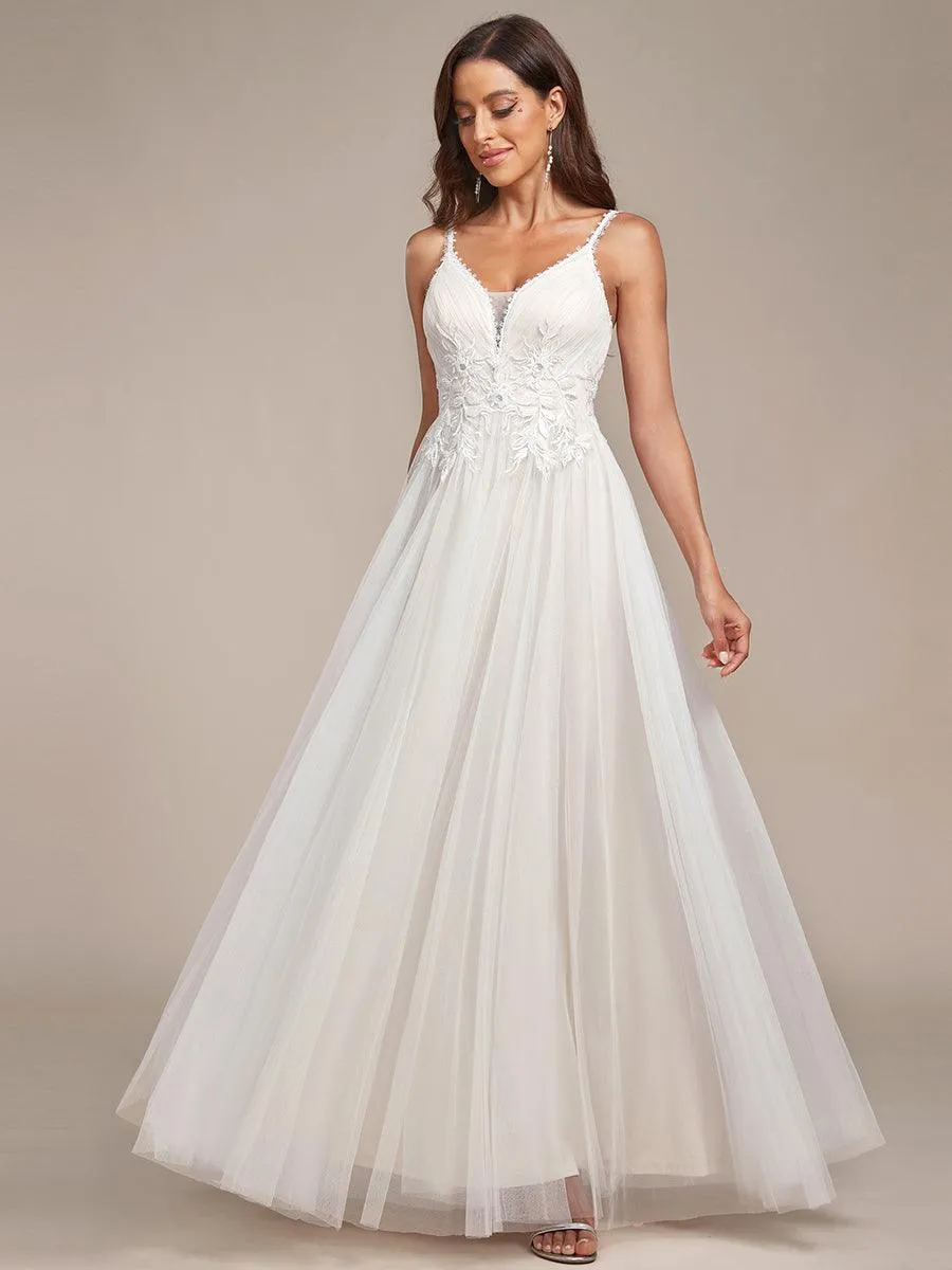Robe de mariée A-ligne à encolure en V brodée à bretelles spaghetti