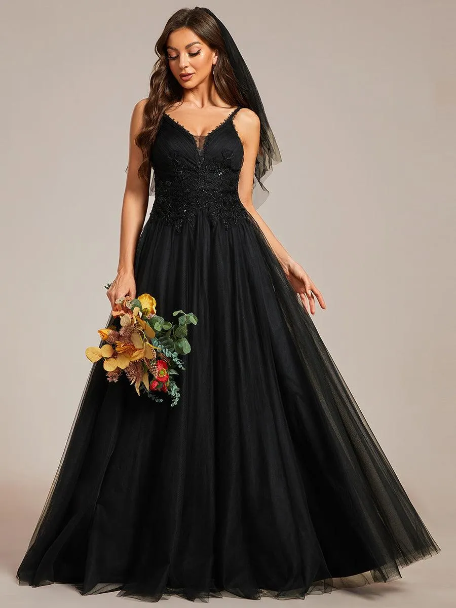 Robe de mariée A-ligne à encolure en V brodée à bretelles spaghetti