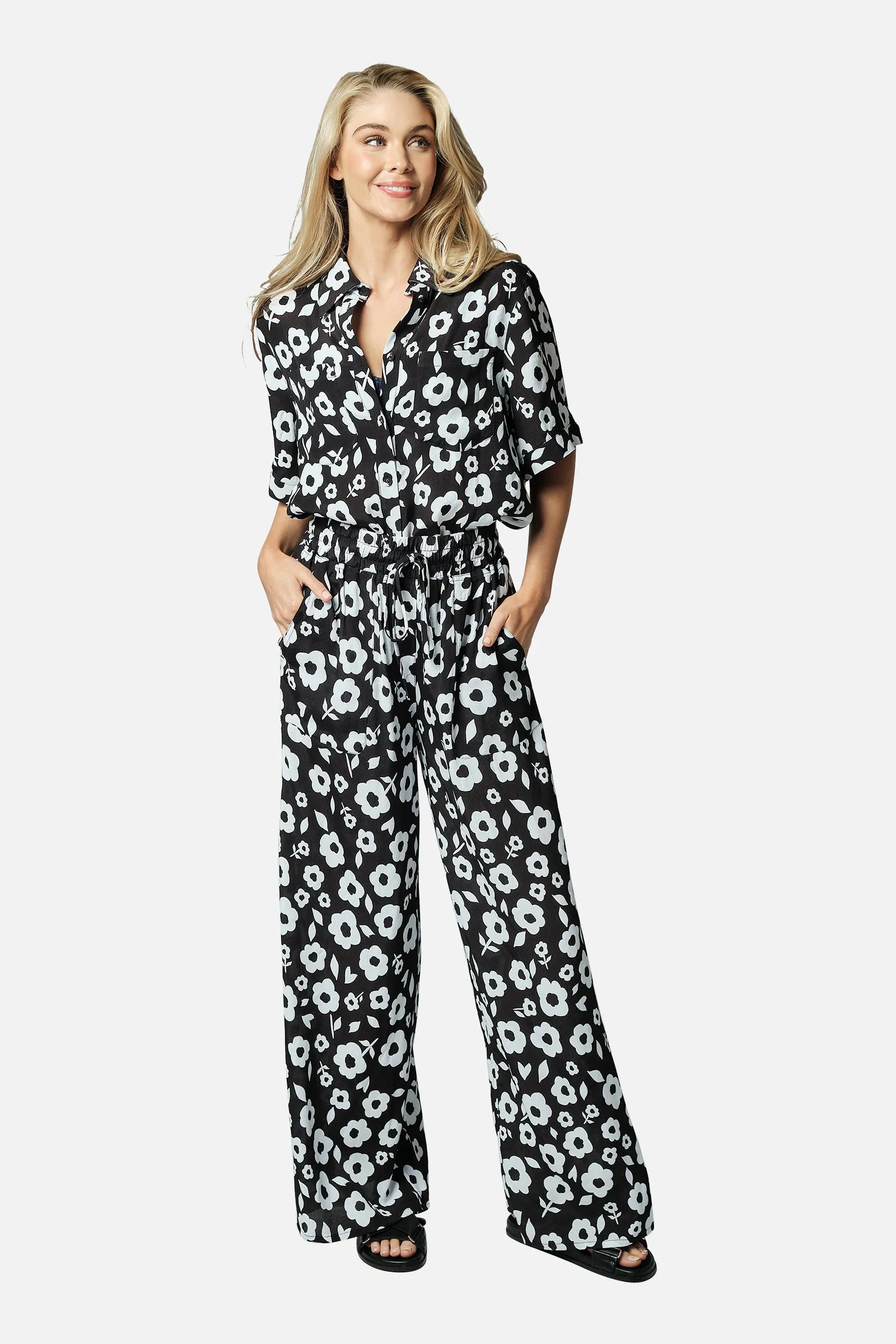Short Sleeve Button-Up Shirt DAISY SILHOUETTE BLACK