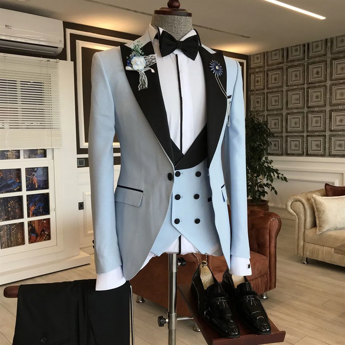 Sky Blue 3-Pieces Black Peaked Lapel Slim Fit Men's Prom Suits