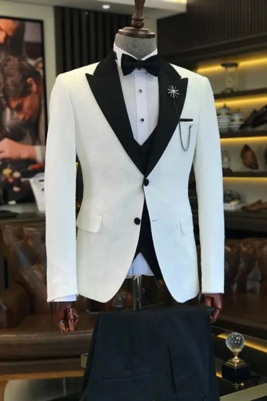 Stylish White Three Pieces Prom Suits with Peaked Lapel Men Suits for Wedding